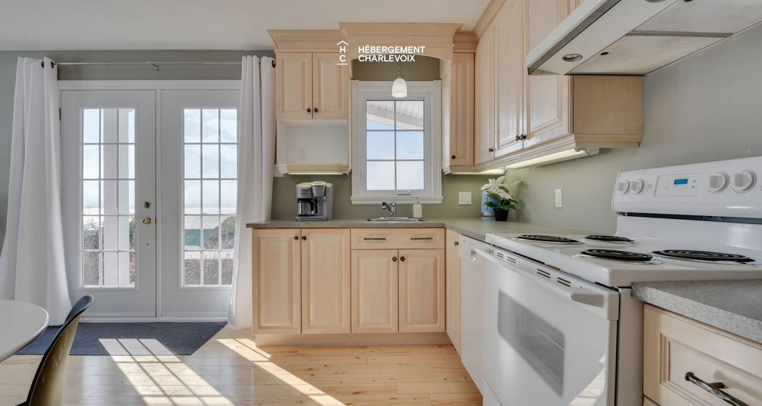 MAR-17 - Roof terrace with river view.